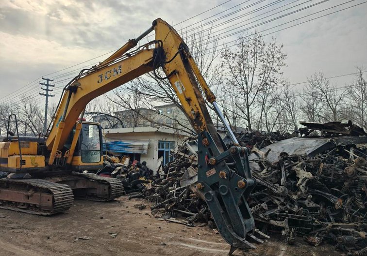 报废汽车拆解乱象：小作坊拆解乱象为何难以根除？