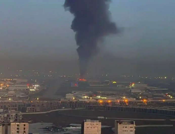 特朗普称击沉9艘伊朗舰艇 美军说摧毁革命卫队总部