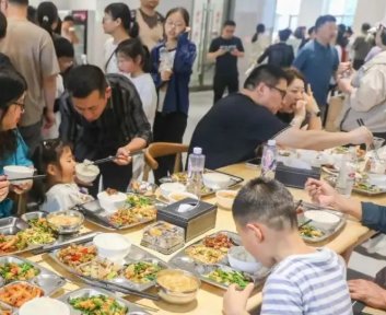 小食堂，大文章：机关食堂假期开放的治理温度与启示