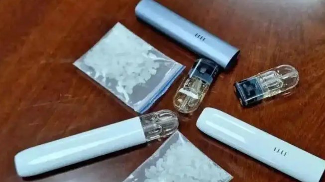 “我亲自递出了毒品”——副所长诱骗未成年人吸毒案的制度之殇