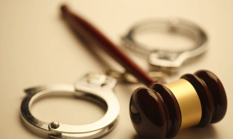 14岁少年犯下杀人强奸重罪，为何法律顶格判决仅是无期？