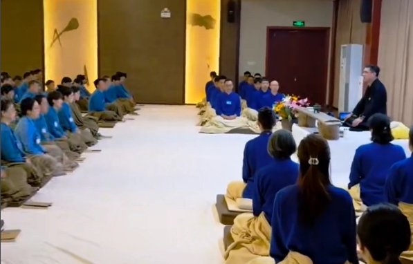新昌如是书院：一个传销出狱者为何能靠“掌掴”办起帝国？