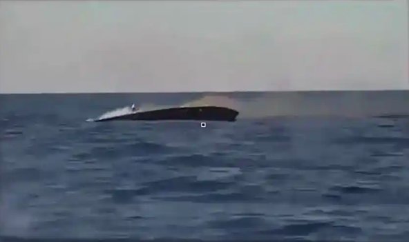 黑海上一场没有水兵的“海战”：人类第一次看着两艘无人艇互相开火，这意味着什么？
