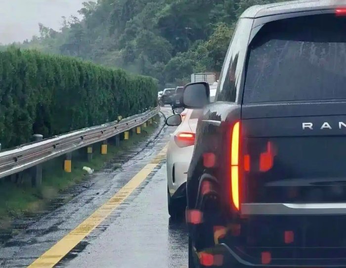 返程高峰的真相：不是路不够宽，是所有人被塞进了同一个时间窗口