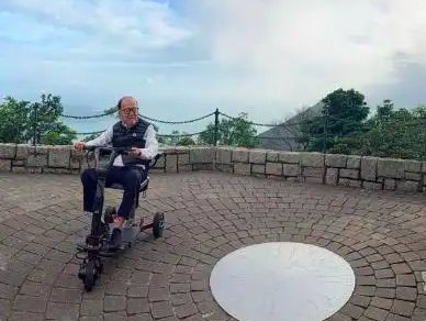 李嘉诚“被去世”背后：一个首富的资产逻辑与慈善账单